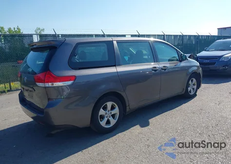 2011 Toyota Sienna Base V6 z USA, uszkodzony, nr VIN 5TDZK3DC4BS004818